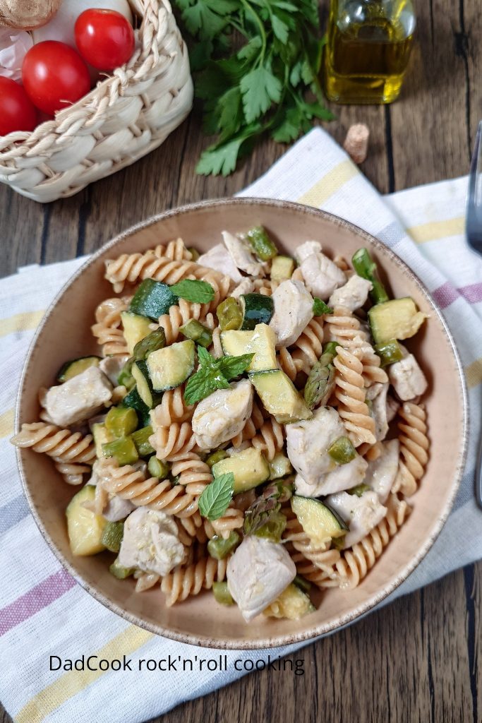 Macarrão com Abobrinha e Atum Fresco Selado Receita de Verão Rápida