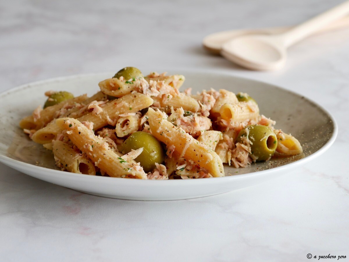Macarrão com atum em lata