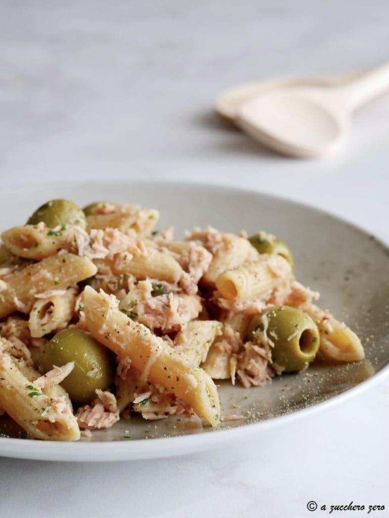 Macarrão com atum em lata