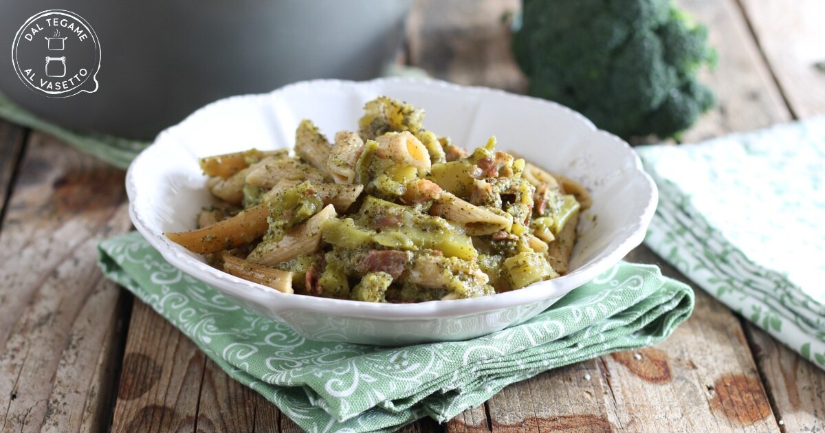 Macarrão com brócolis na multicooker