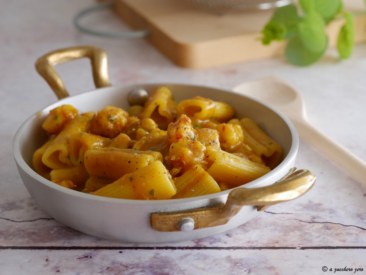 Macarrão com cogumelos porcini e camarões com creme de abóbora