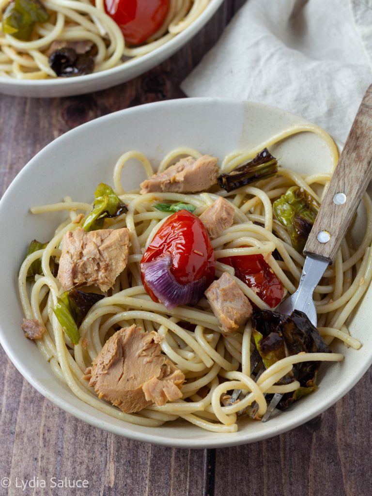 Macarrão com friggitelli e atum