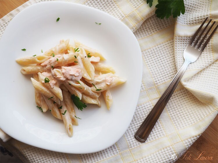 Macarrão com creme de leite e salmão: cremoso, rápido e irresistível!
