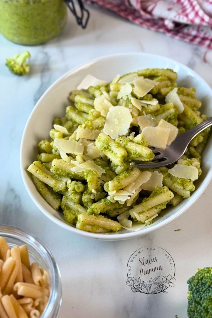 Macarrão Cremoso com Brócolis também com Bimby: o prato rápido, saudável e cheio de sabor - procedimento 1