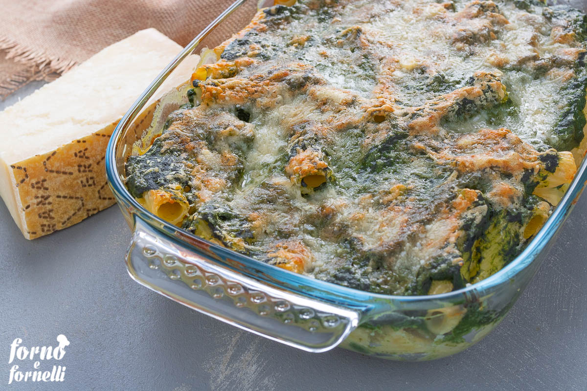 Macarrão de forno com espinafre