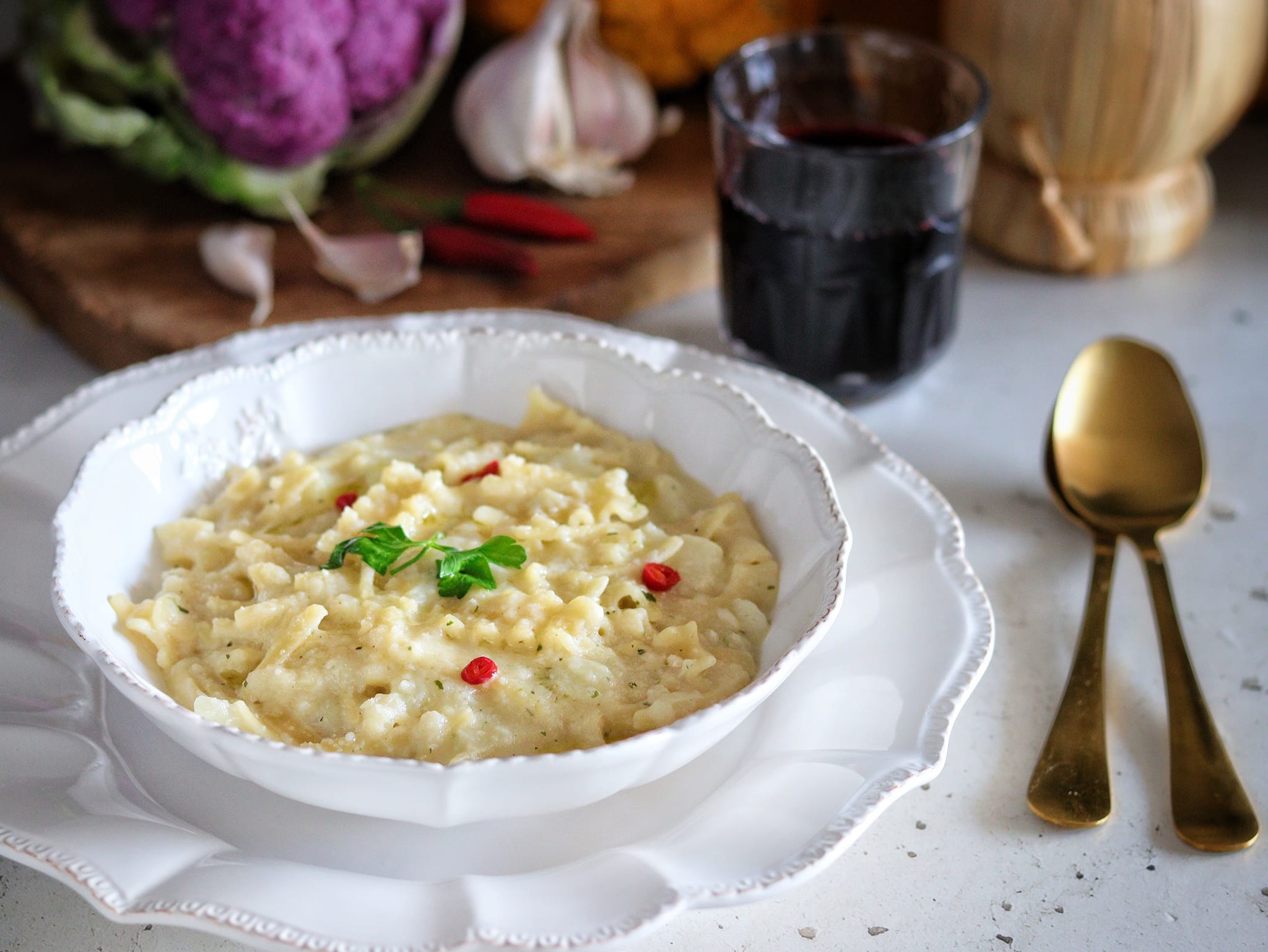 Macarrão e couve-flor à napolitana