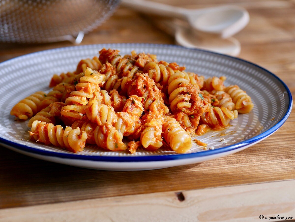 Macarrão com molho de atum em lata light