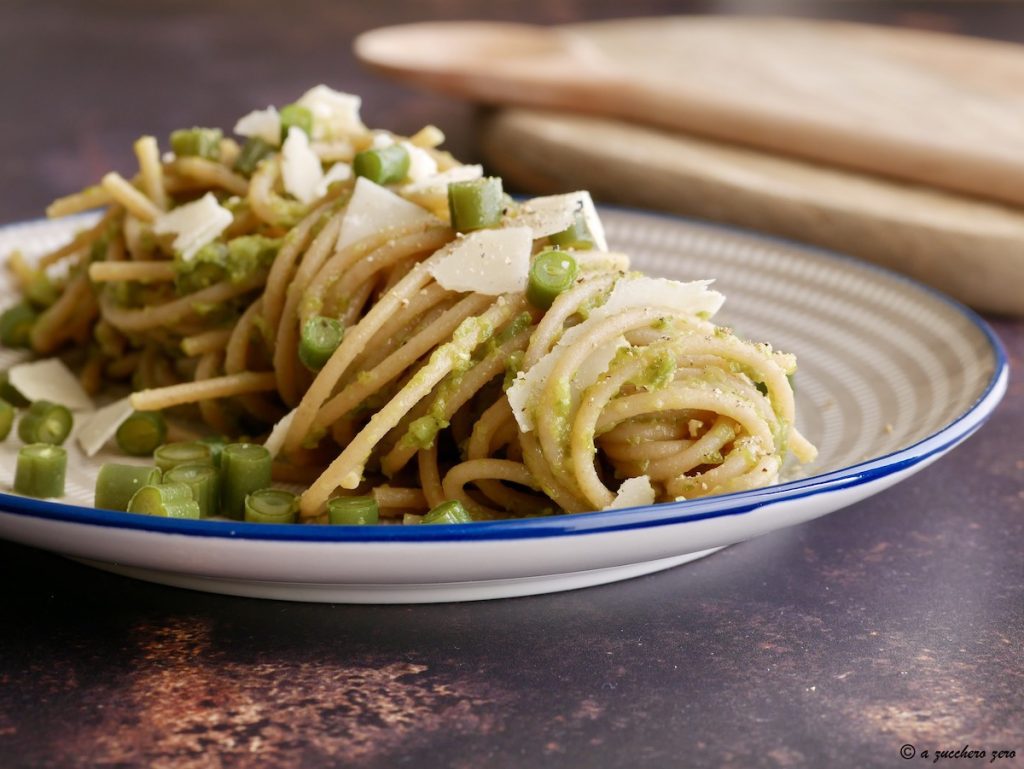 Macarrão com pesto de vagem light envolvente e cremoso