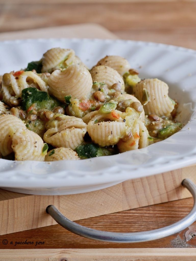 Macarrão e lentilhas com abobrinha | sopa de verão cremosa e aveludada