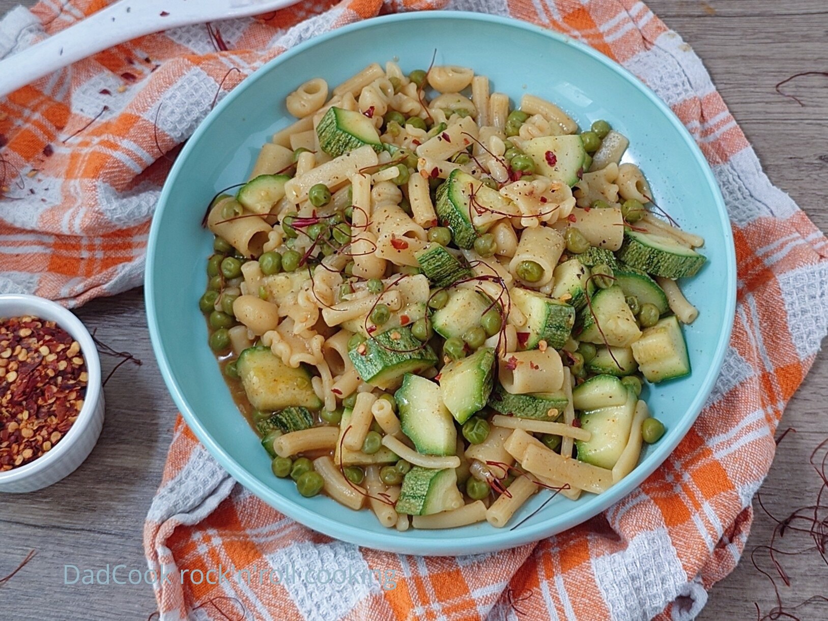 Massa Cremosa com Abobrinha e Ervilhas: a Receita de Verão Leve e Rápida