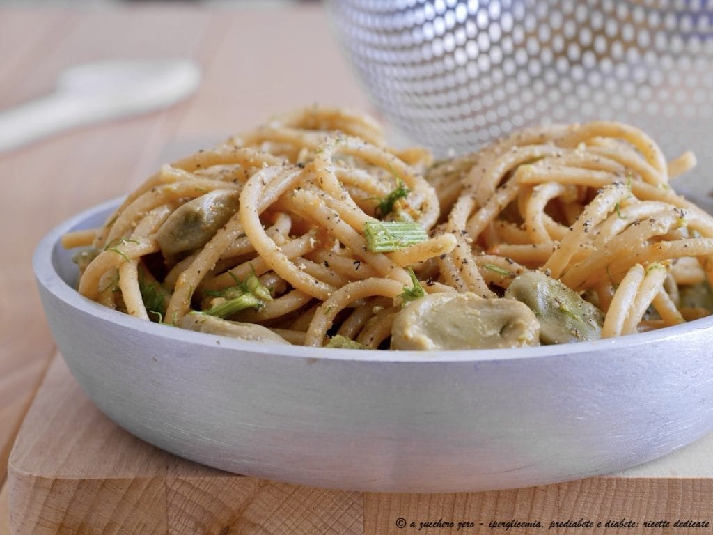 Massa com favas frescas, funcho selvagem e tomates secos