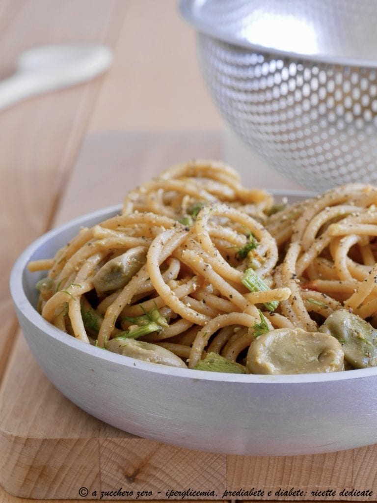 Massa com favas frescas, funcho selvagem e tomates secos