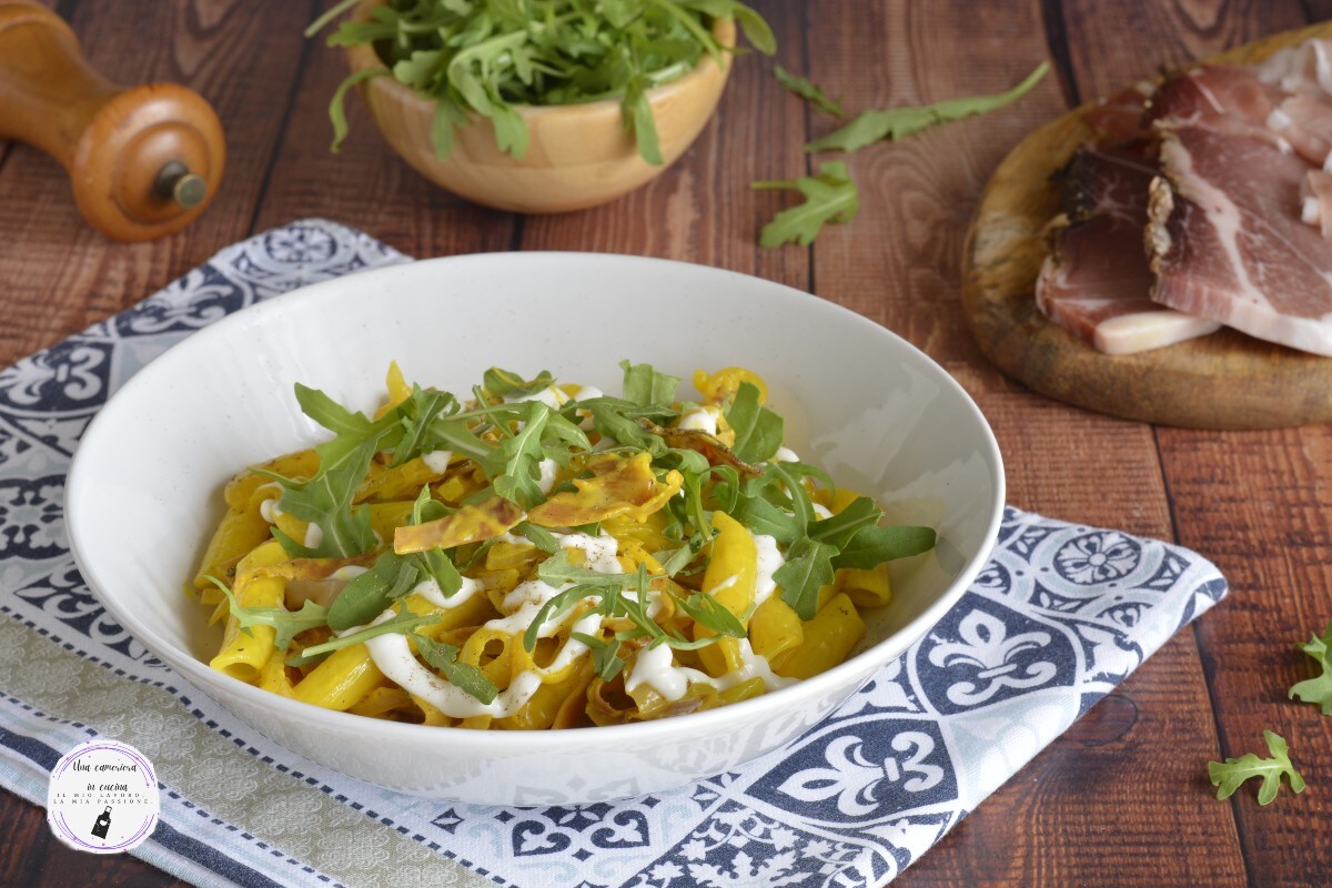 Massa com speck, rúcula e açafrão