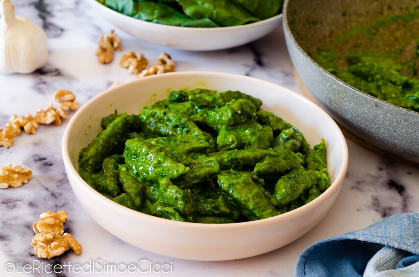 Massa fresca de espinafre feita com apenas 2 ingredientes!