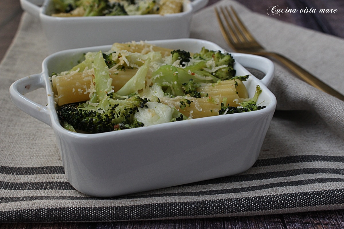 Massa de forno com brócolis e scamorza