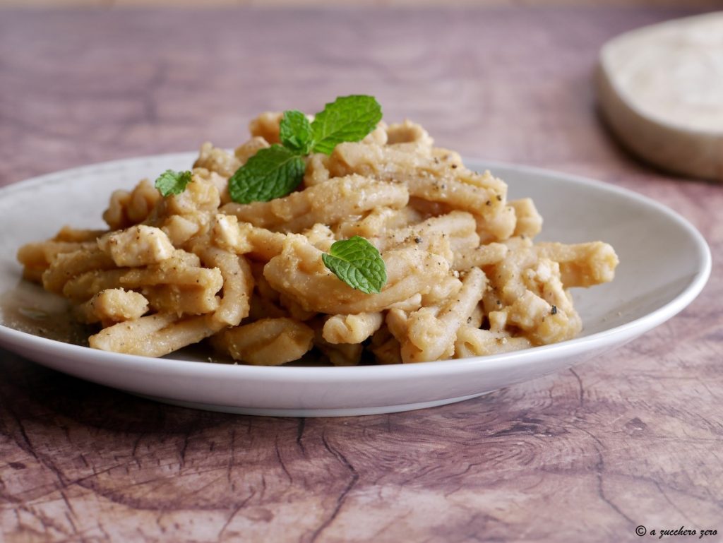 Massa com peixe-espada e berinjela à menta light | receita siciliana leve