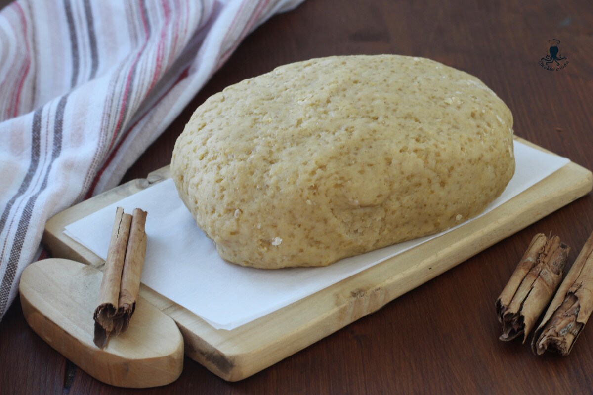 Massa podre com canela, receita básica com açúcar mascavo.