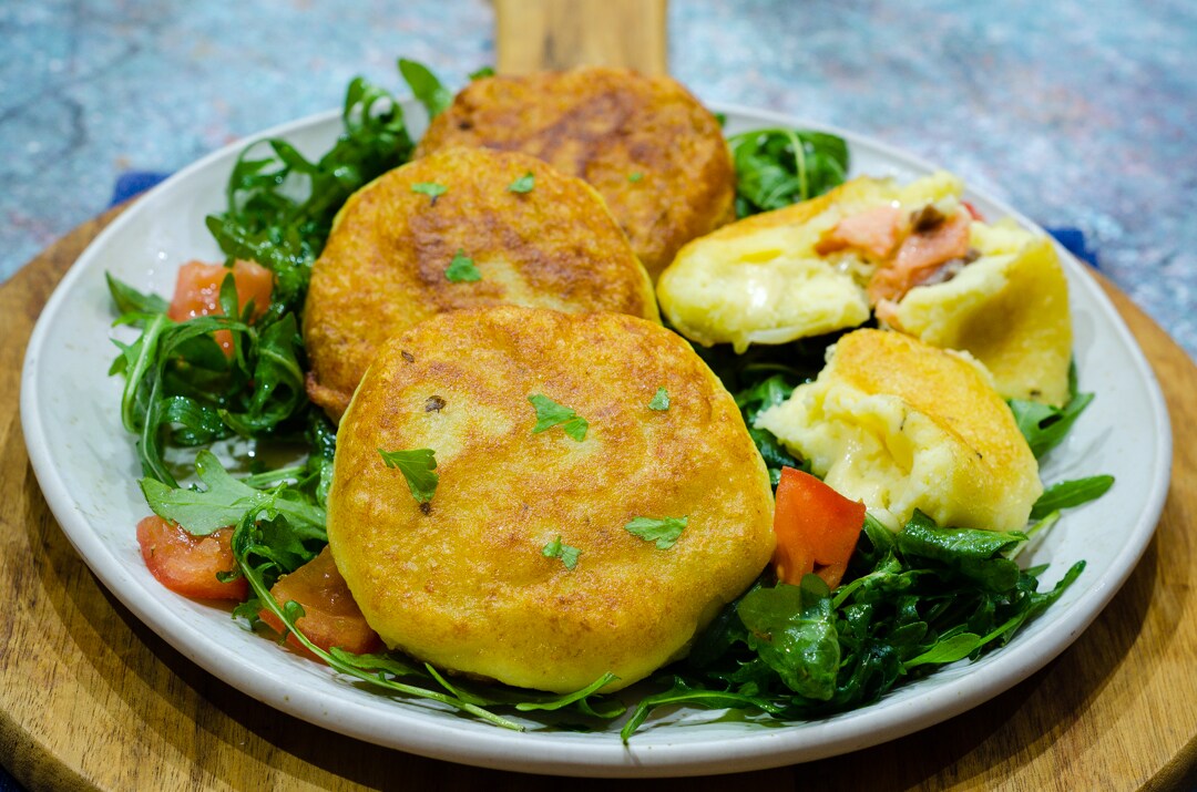 Medalhões de batata recheados, para preparar com apenas 4 ingredientes!