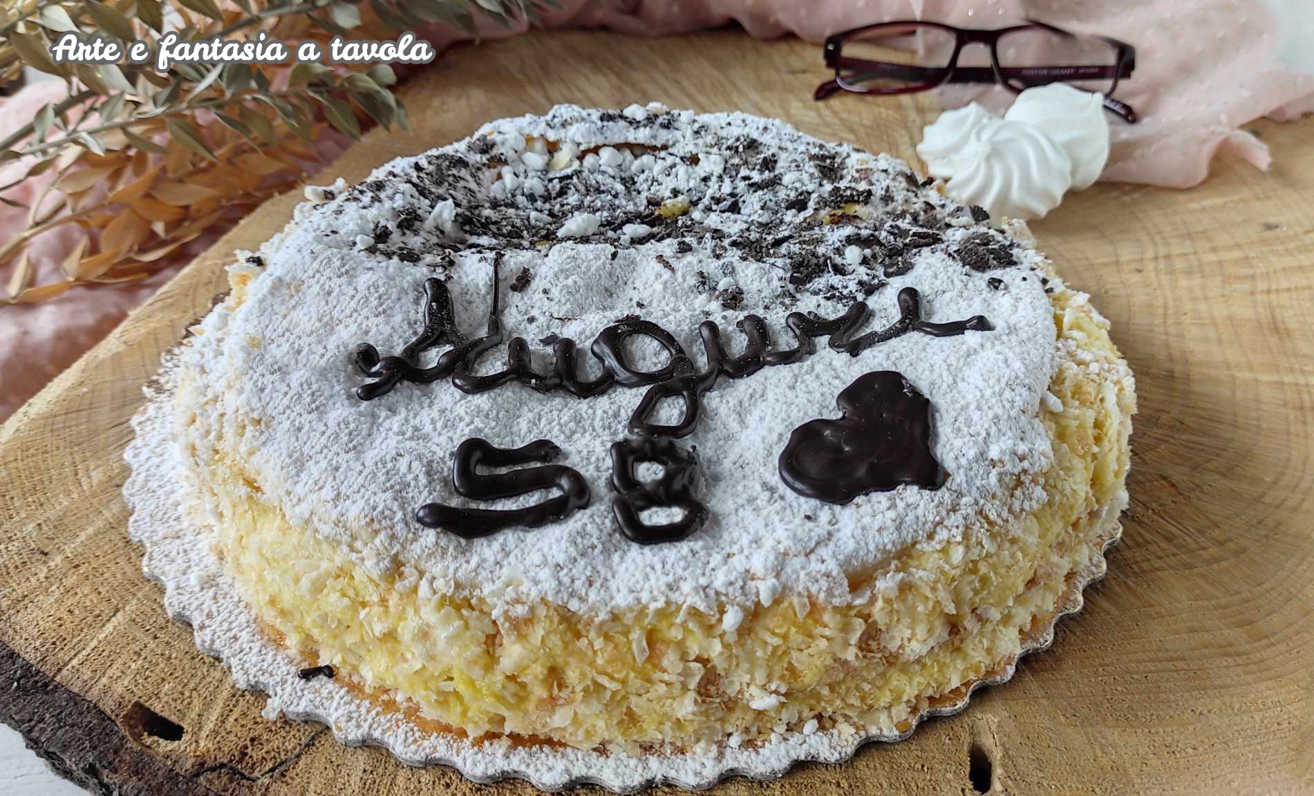 Mil-folhas feita em casa com creme de confeiteiro e merengue – a sobremesa que conquista todos