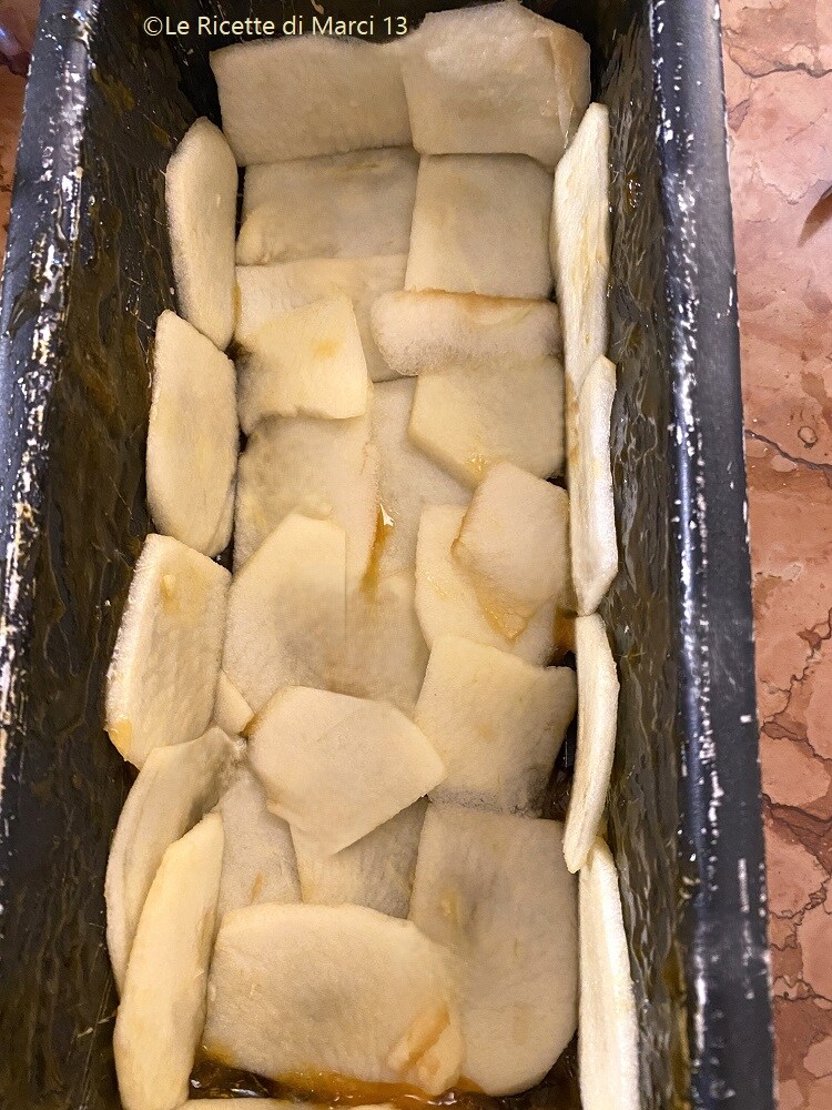 Mil-folhas de maçãs com caramelo