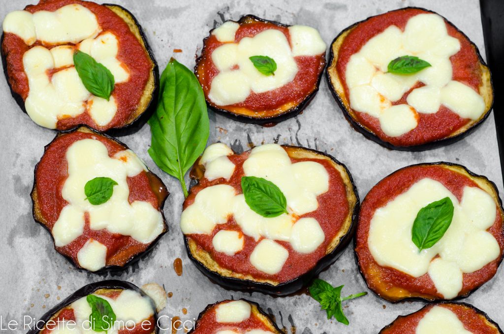 Mini pizzas de berinjela assada