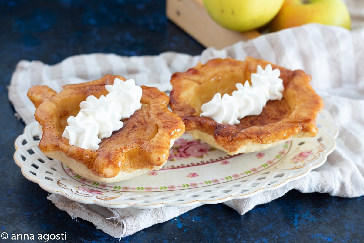Mini Tarte Tatin de Maçã com Massa Quebrada