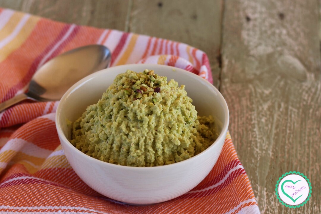 Mousse de abacate e pistache