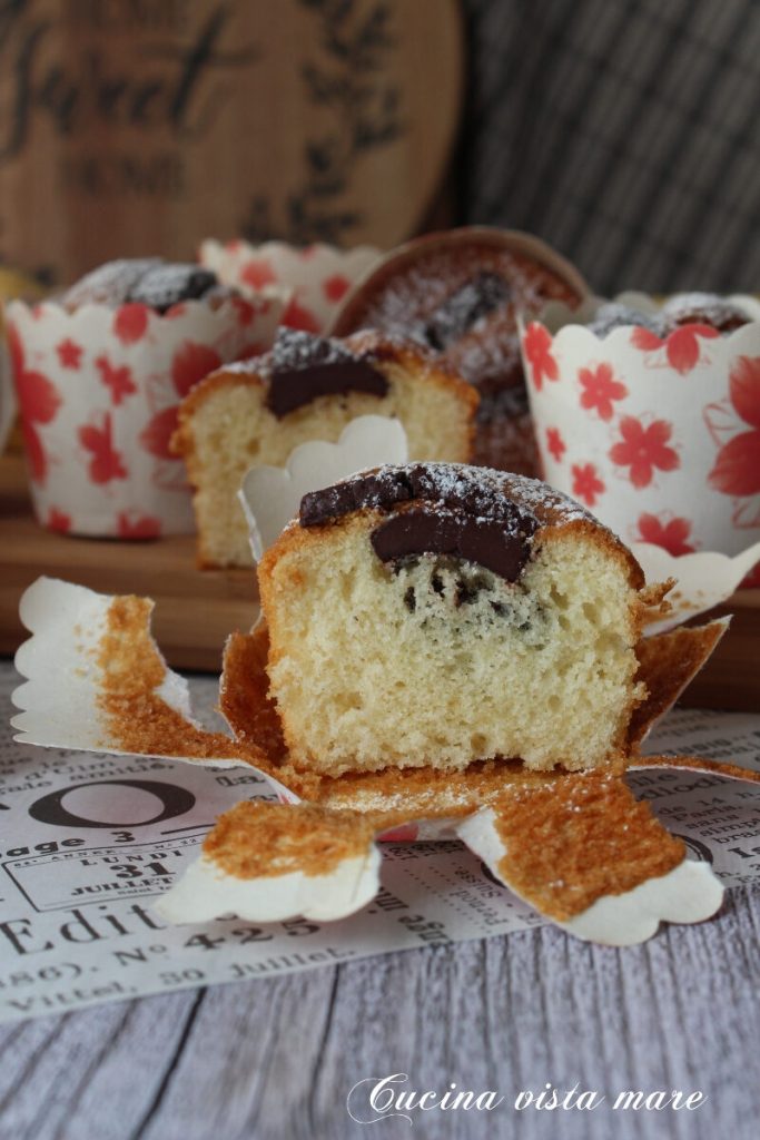 Muffin com chocolate na fritadeira sem óleo Cozinha vista mar