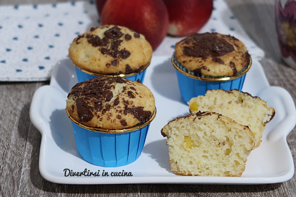 Muffin de pêssego com colher