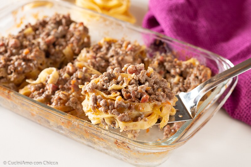 NINHOS DE TAGLIATELLE AO RAGU’ BRANCO E BECHAMEL