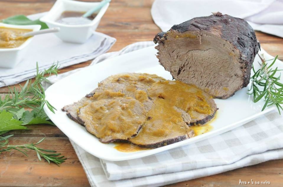 Assado de carne com molhinho