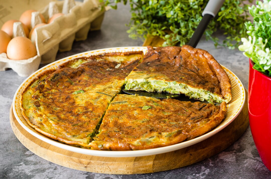 Omelete de aspargos selvagens, um prato primaveril delicioso!