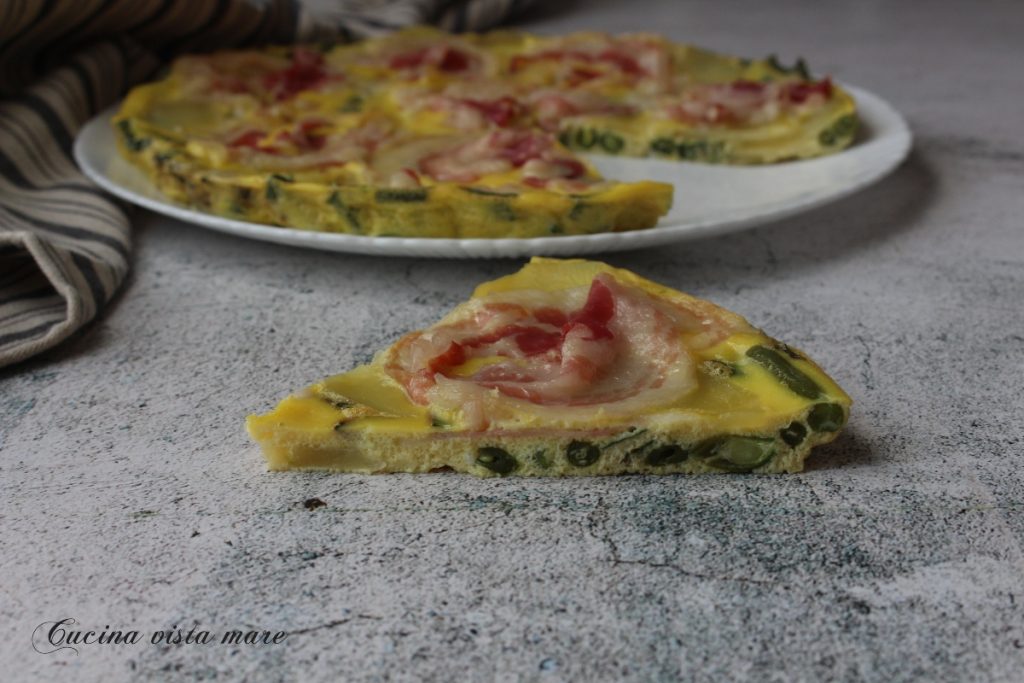 Omelete de batatas, vagens e bacon Cozinha vista mar