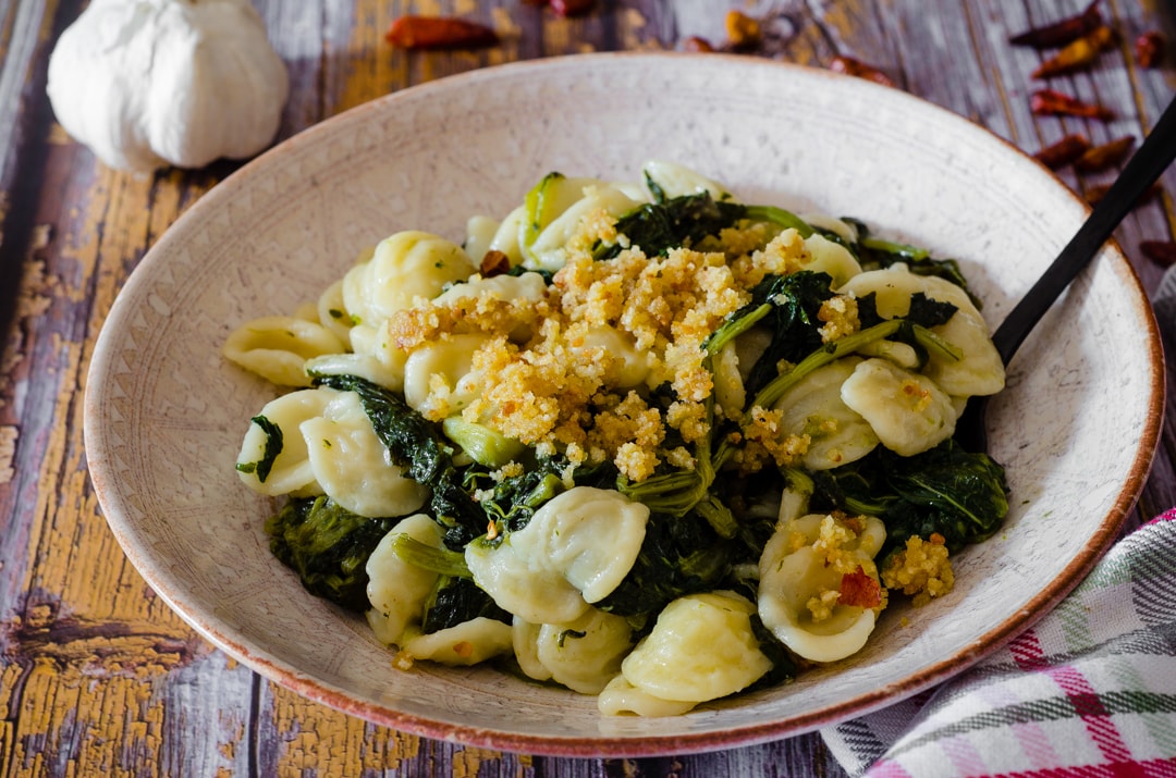 Orecchiette com as folhas de nabo
