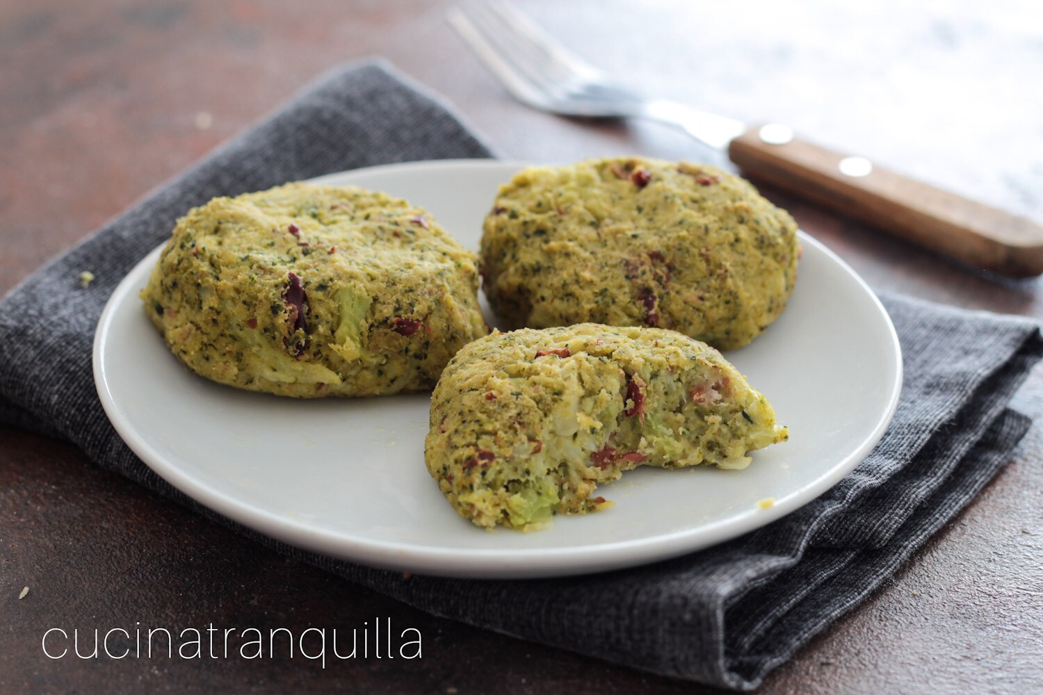 Almôndegas veganas de brócolis