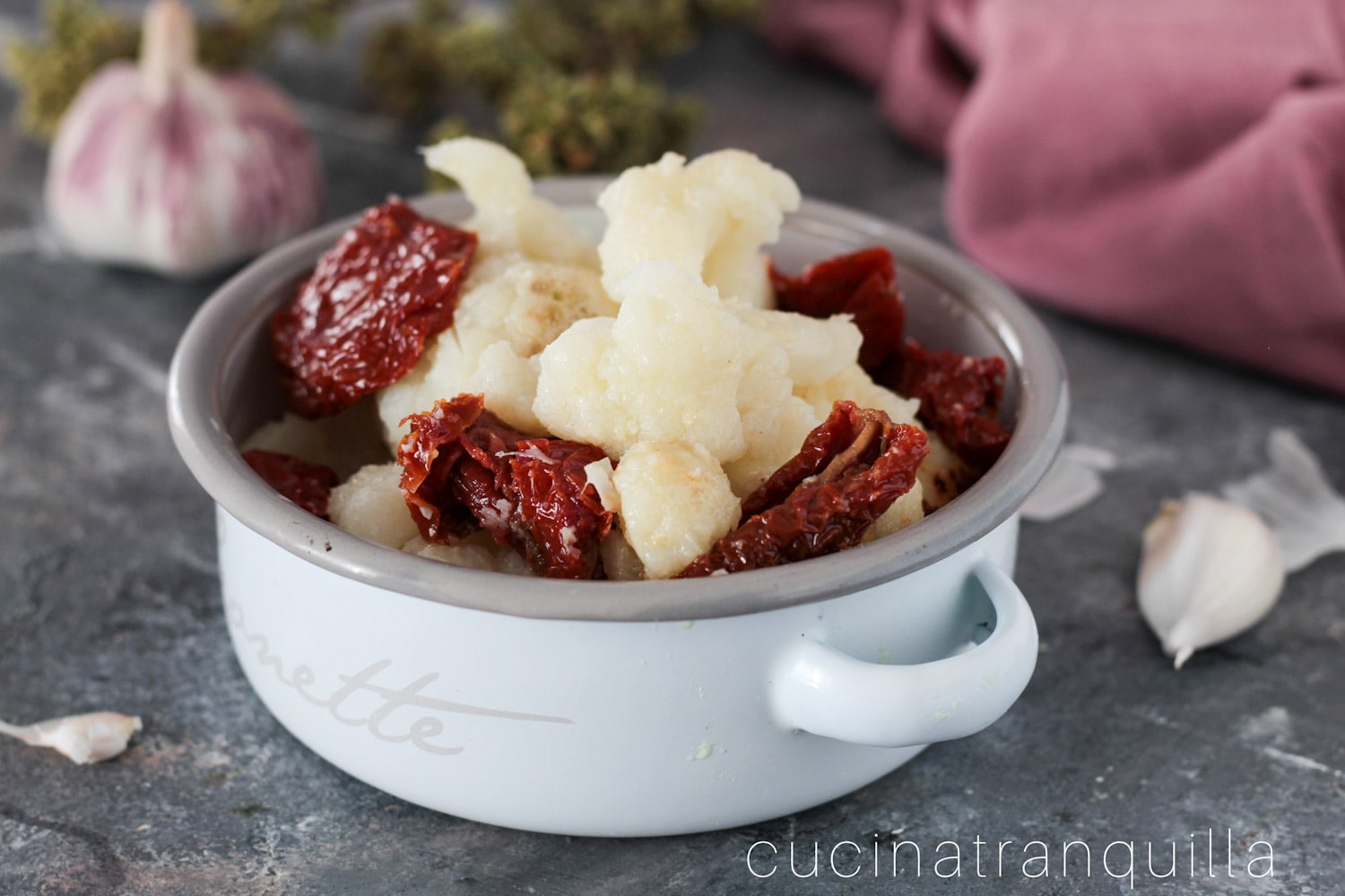 Couve-flor na frigideira com tomates secos