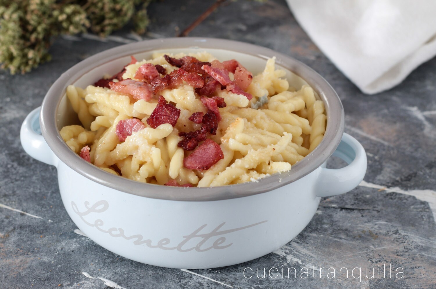 Trofie em creme de gorgonzola e guanciale