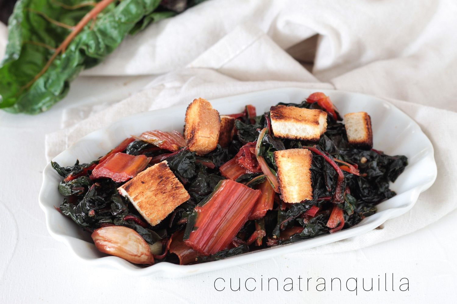 Acelga roxa na frigideira