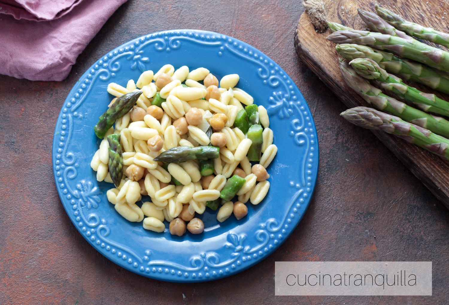 Cavatelli com aspargos e grão-de-bico