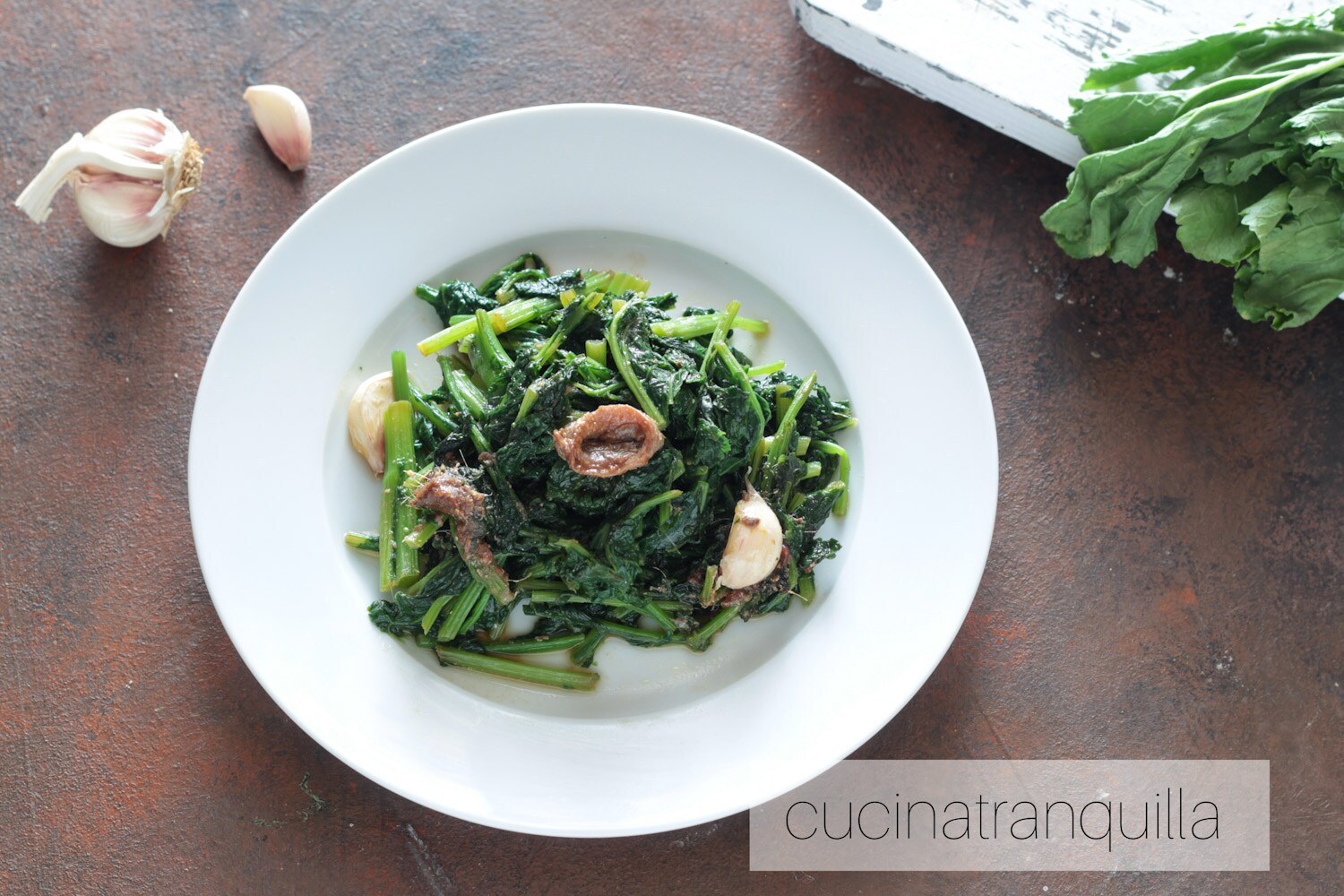 Friarielli e anchovas picantes