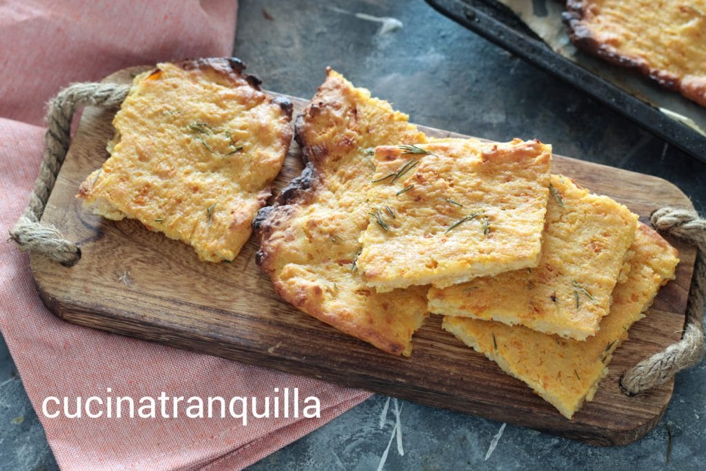 Focaccia de abóbora com alecrim