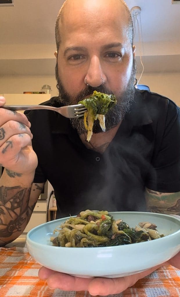 Escarola na frigideira à napolitana