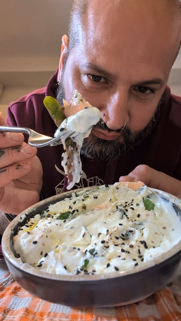 Salmão Assado com Aspargos Crocantes: