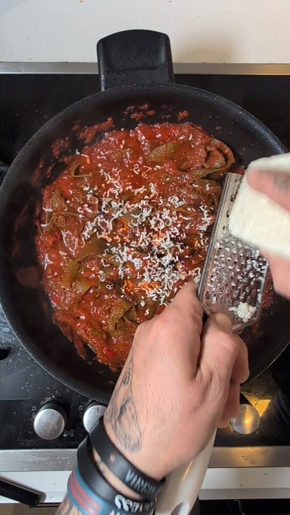 Receita Antidesperdício: Como Cozinhar As Cascas de Fava com Tomate e Ricota Salgada (Deliciosas!)