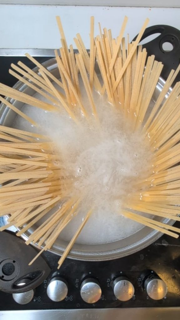 Macarrão com Favas e Ricotta Cremosa: A Receita FÁCIL e RÁPIDA que Viraliza!