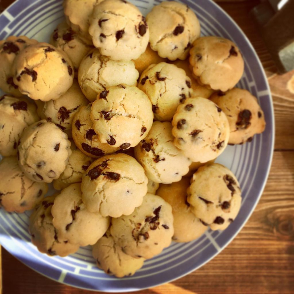 muffin à água com gotas de chocolate