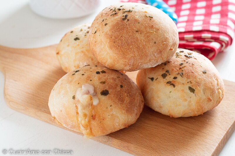 Pãezinhos rápidos com presunto e queijo