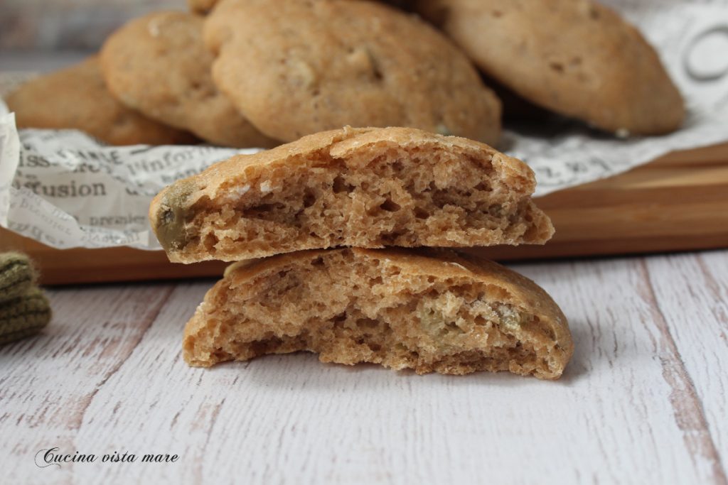 Pãezinhos rústicos com azeitonas Cozinha vista mar