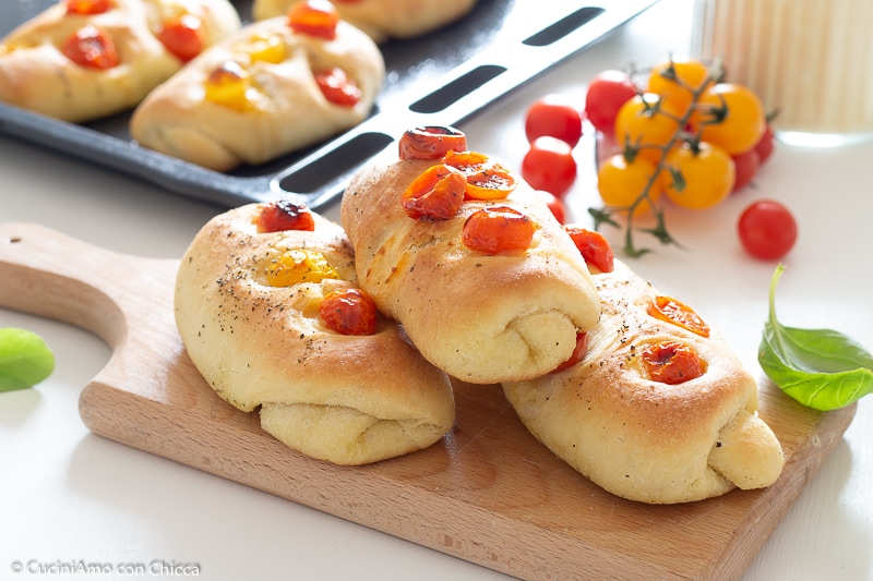 Pãezinhos super macios com tomatinhos