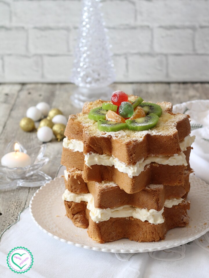 Pandoro recheado com creme e chantilly